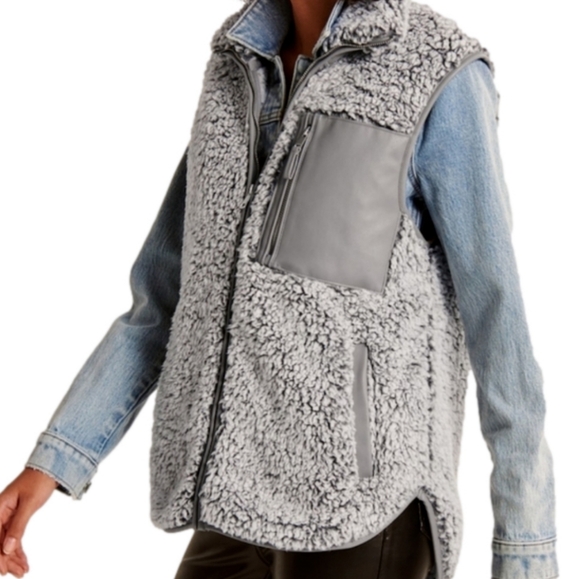 🤍ABERCROMBIE & FITCH CloudNWTSherpa Vest - Picture 3 of 5